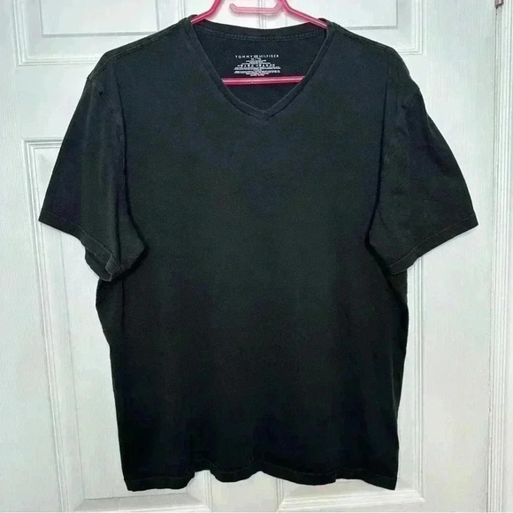 Tommy Hilfiger T-Shirt V-Neck Black Size Extra Large - Picture 1 of 15